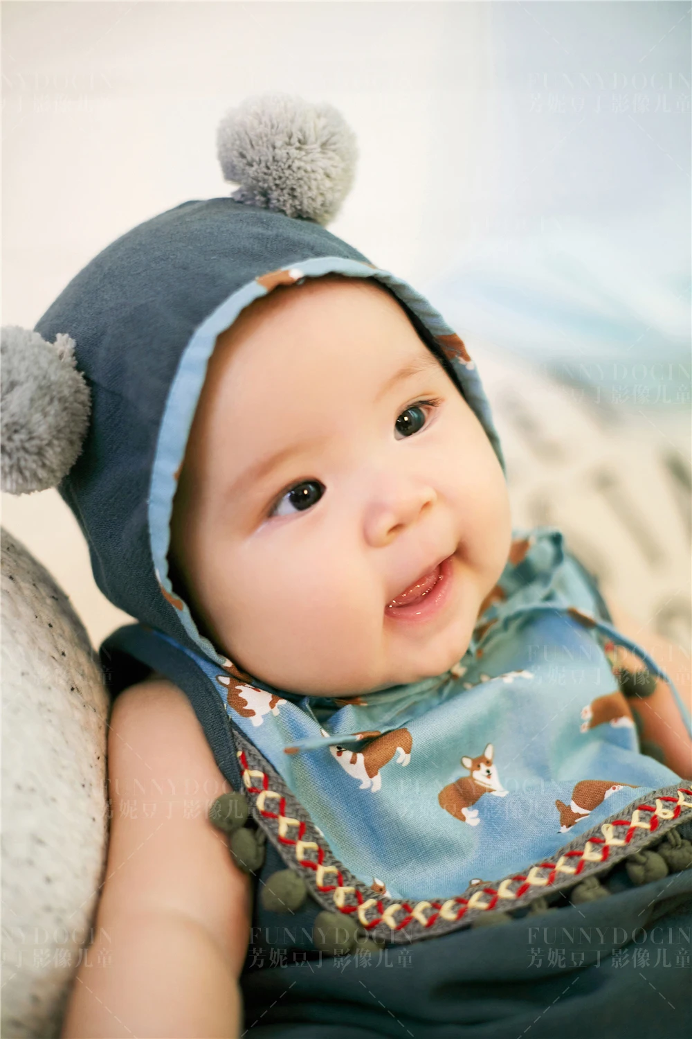 芳妮豆丁儿童摄影 百天照 | 吃手手是我的招牌动作!※