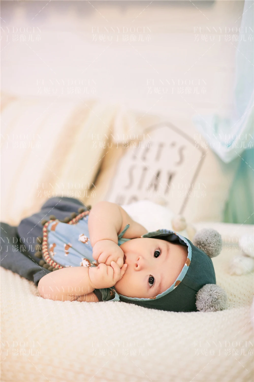 芳妮豆丁儿童摄影 百天照 | 吃手手是我的招牌动作!※
