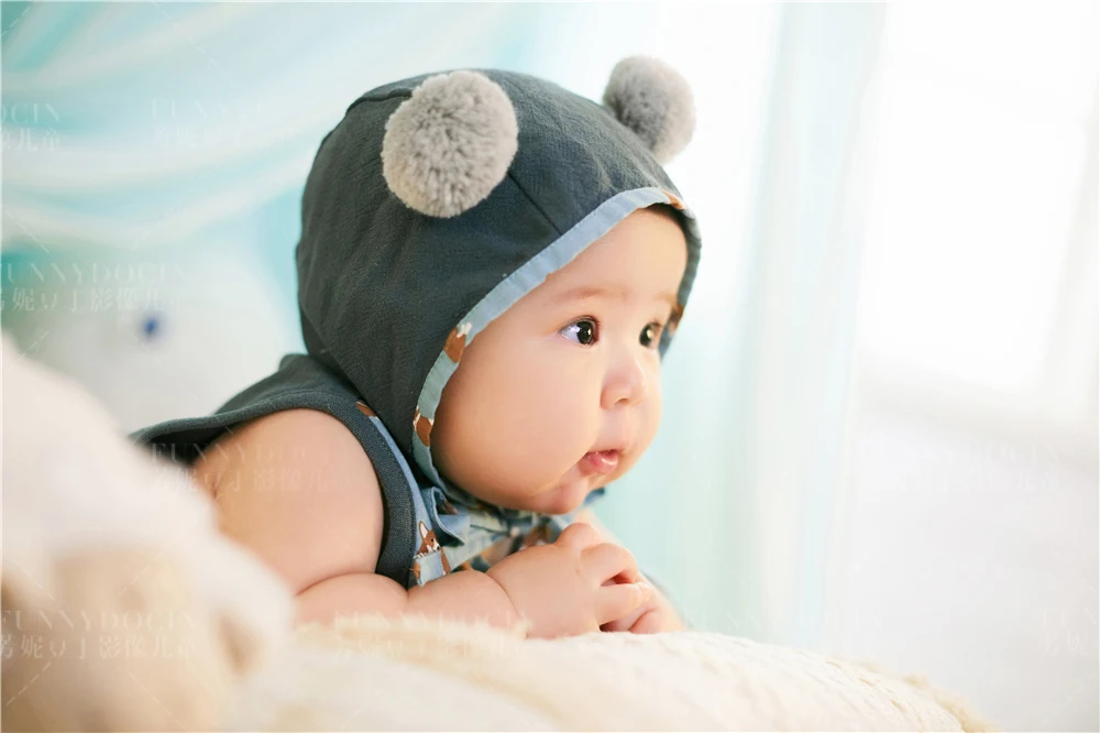 芳妮豆丁儿童摄影 百天照 | 吃手手是我的招牌动作!※