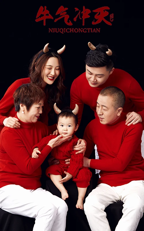芳妮豆丁儿童摄影 拍一套【牛转乾坤 牛气冲天】的全家福迎接2021