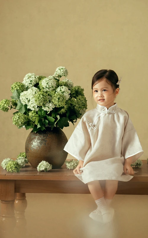 芳妮豆丁儿童摄影 花下童扇