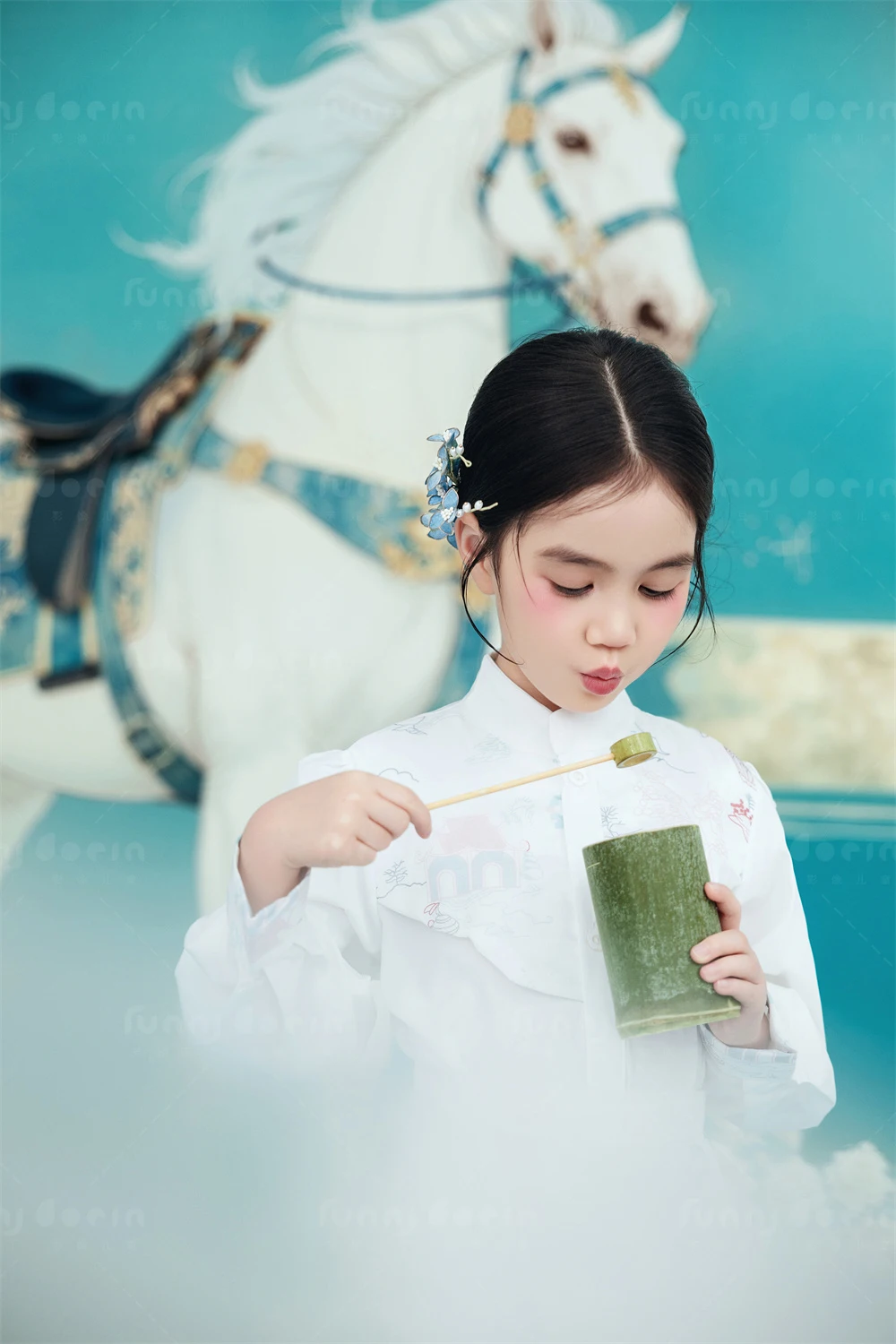 芳妮豆丁儿童摄影 白马迎春