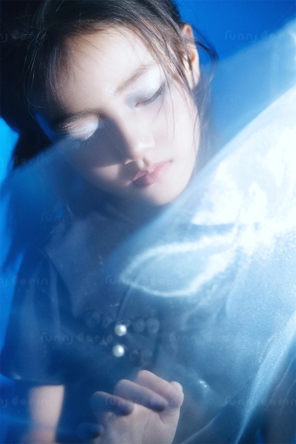 芳妮豆丁儿童摄影 蓝水镜花