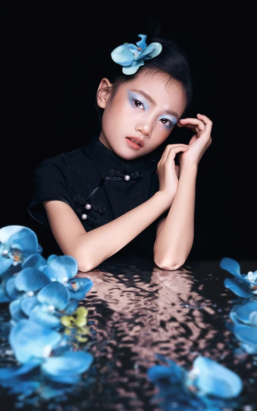 芳妮豆丁儿童摄影 蓝水镜花